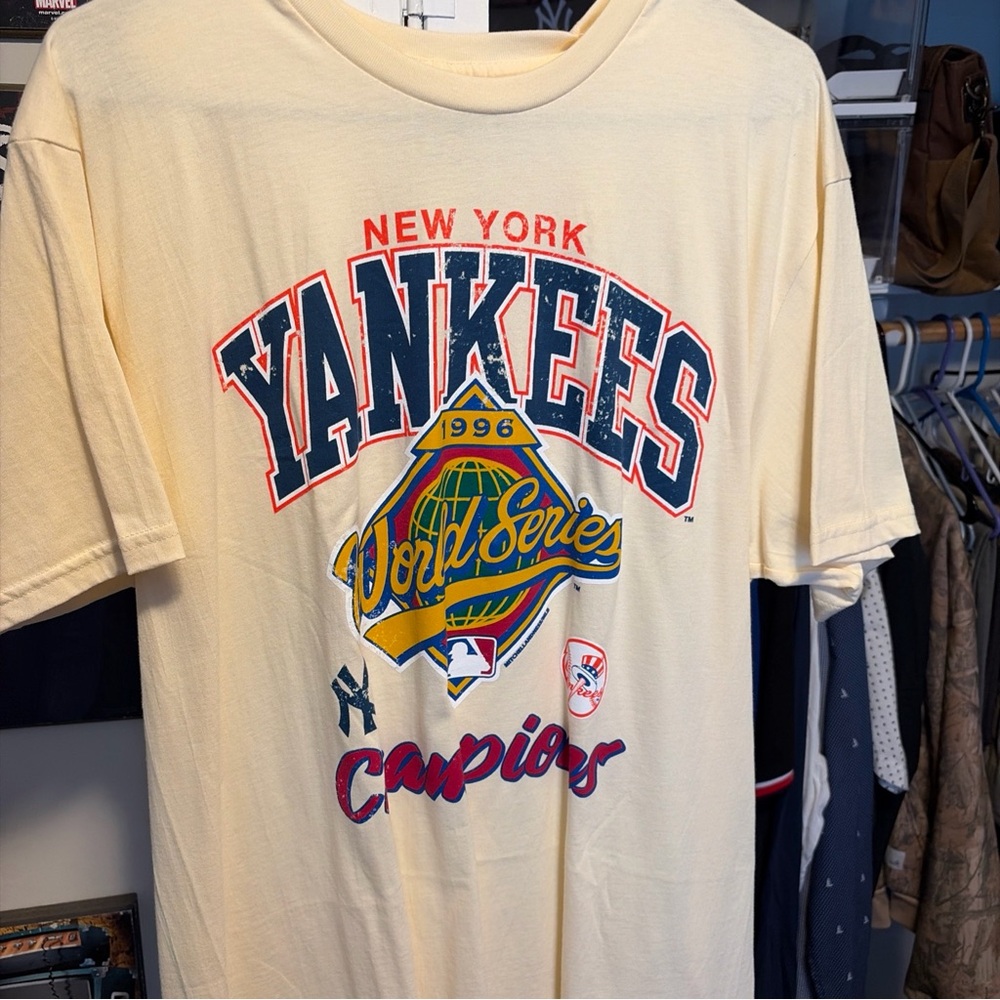 Mitchell & Ness Cream Graphic Tee